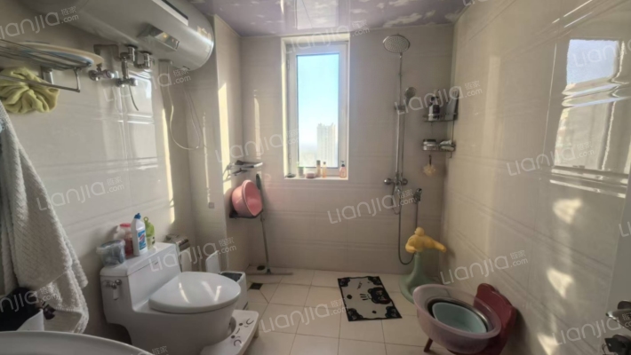 北京界三利中和城，门口838车站，距离六里桥45位置好-淋浴间