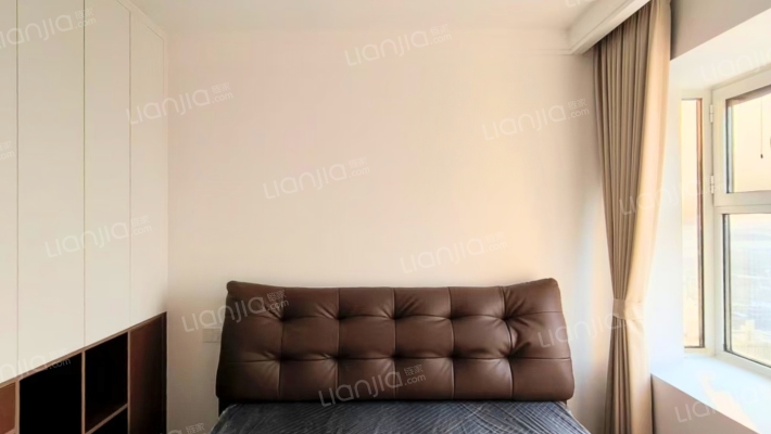 急售三利精装修两居，满二，价格美丽可小议-卧室A