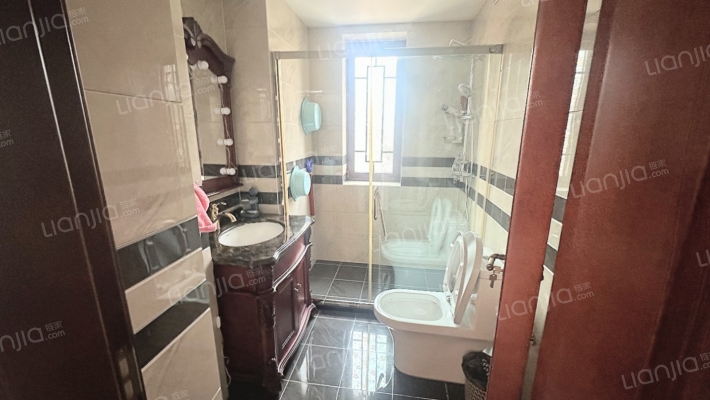 此房精装修，北京院子只有一栋精装.自住的独栋别墅。-卫生间A