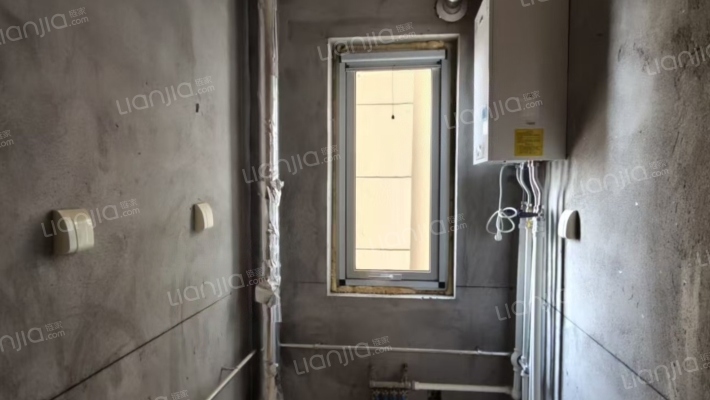 急售三利c区朝南两居，毛坯满二，价格美丽。-厨房