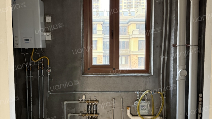 房子属于别墅，上下两层，毛坯随意装修-厨房