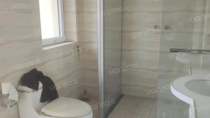 温莎独栋别墅 带大院子精装修 业主靠谱出售 看房方便-卫生间A