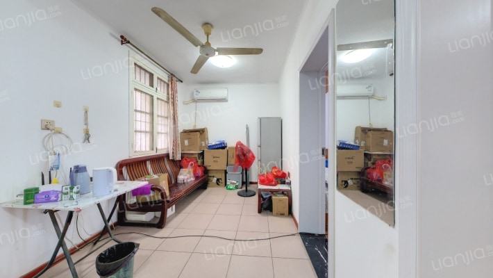 安拖生活小区二手房实景图