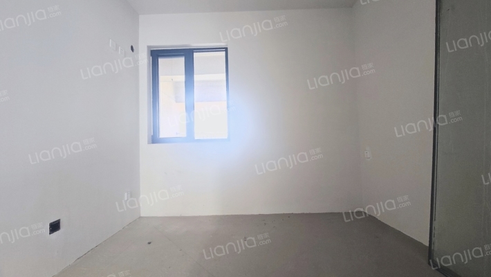 一梯两户南北户型出行方便，三阳三居-卧室C