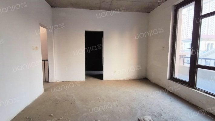 房子是A栋上叠，随时看房，小区环境优美。-卧室C