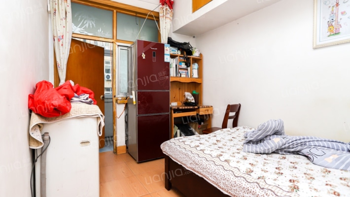 小区两室一厅，交通便利，小区环境干净舒适，适合居住-卧室C