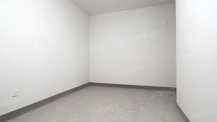 高铁新干线，高层顶层复式，少见的户型，看房方便。-卧室A