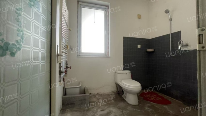 广安B区   复式楼  4居室   70年产权-卫生间B