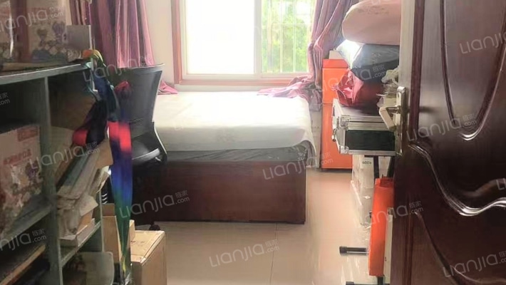 此房满五，电梯房，中间楼层交通便利-卧室B