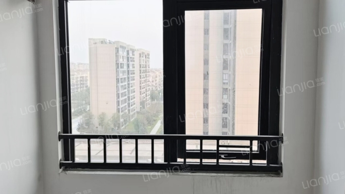 东时区公寓二手房实景图