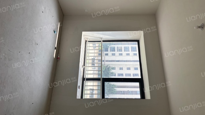 高速发展地带精品三居室诚意出售-卧室A