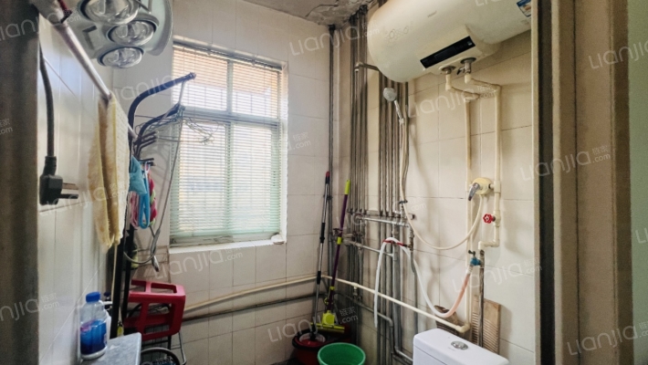 国富嘉园 南北通透三居室  看房提前联系-卫生间B