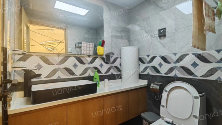 精装修小复式 小区环境好 阳光充足-卫生间