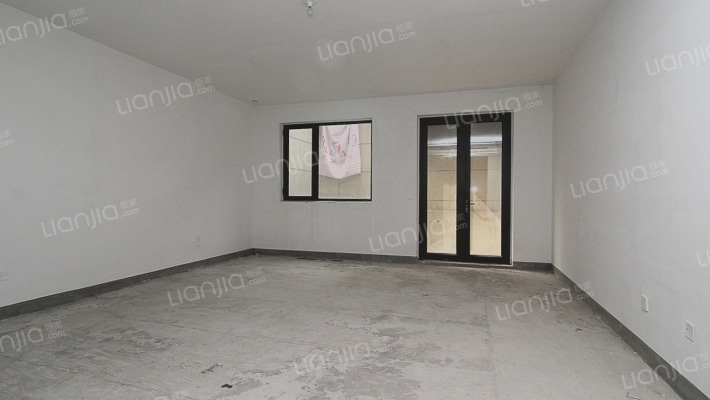 理想湾下叠拼带南北院子和地下室，带车位，位置安静-客厅B