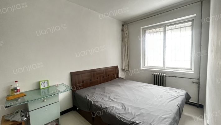 集中供暖，采光好，24小时安保。-卧室A