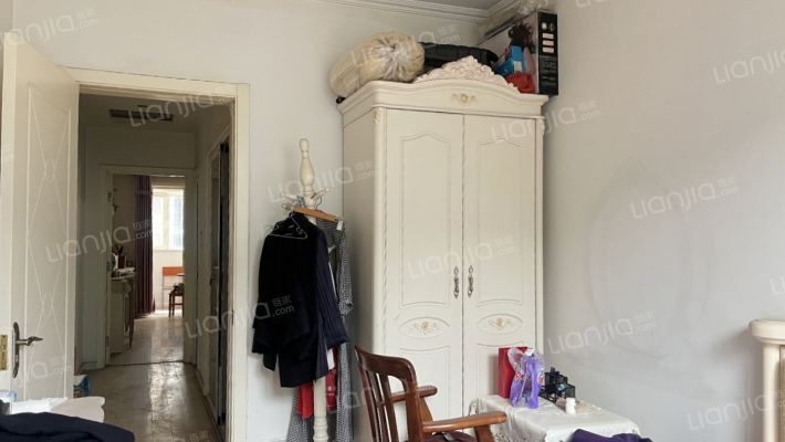 房本满五不唯一，通透3居室，交通便利，配套齐全。-卧室B