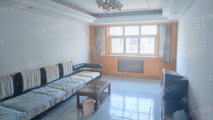 满五唯一，三阳开泰户型，集中供暖，-客厅