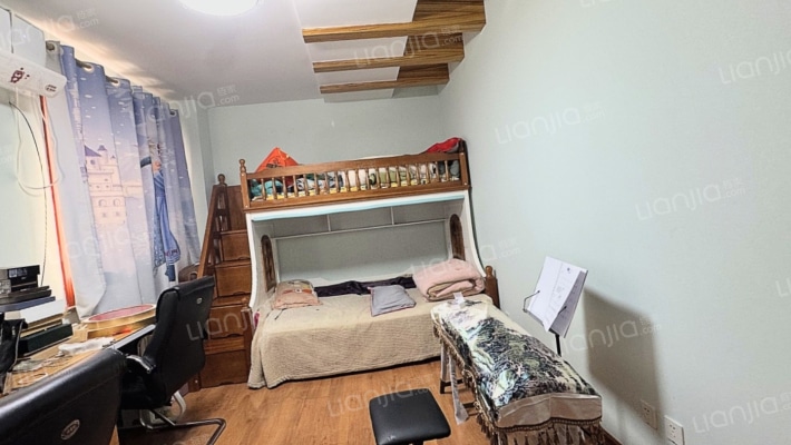 德信公园旁边 跃层户型方正 集中供暖 生活方便-卧室A