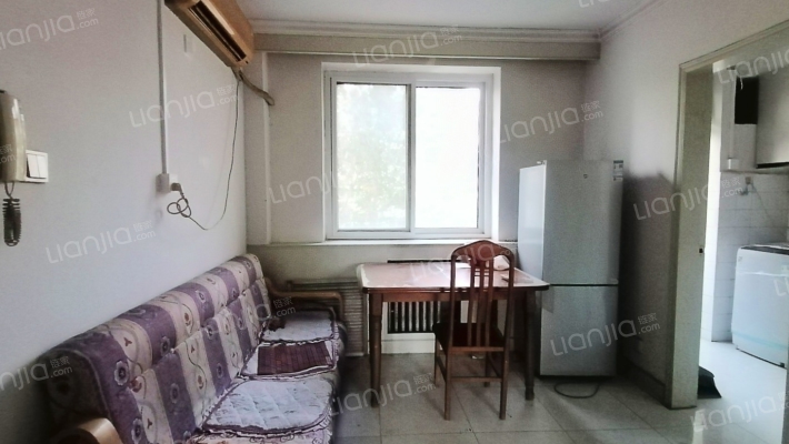 物探的家属院，大社区，集中供暖，看房有钥匙-客厅