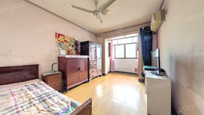 港机新村二手房实景图