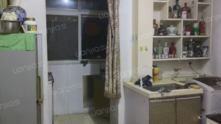 物探技校院内，小两居安静舒适，南北通透采光好-厨房