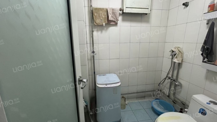 新安小区 5室2厅 南 北-卫生间A