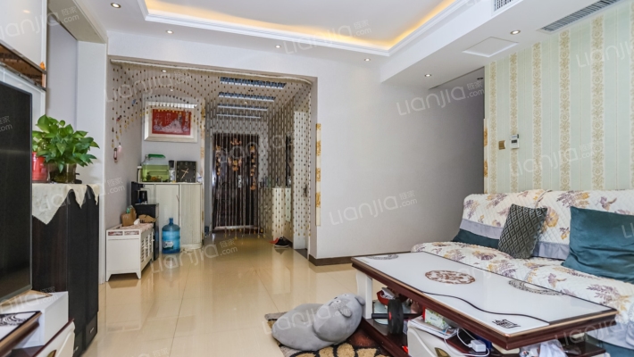 上海城  精装修两室  采光充足视野宽阔 户型方正-客厅