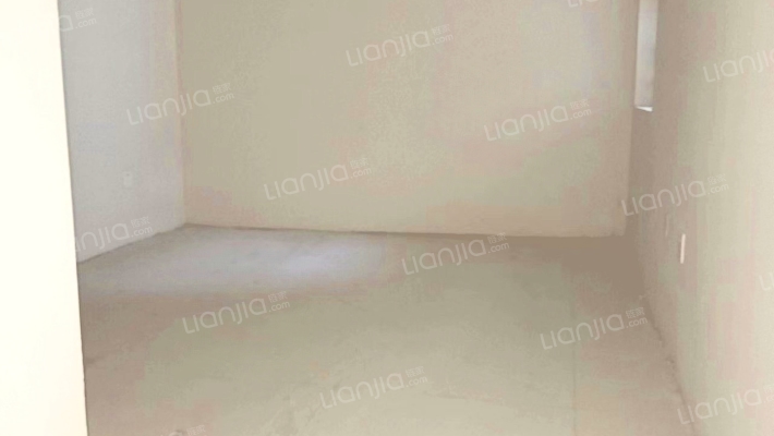 全南向两居室，采光视野无遮挡，小区环境绿化好。-卧室B