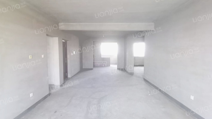 此房业主诚意卖，房本在手，没抵押，能贷款-客厅