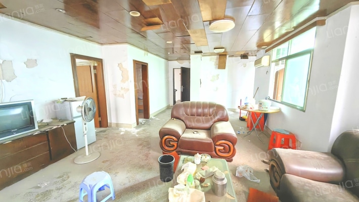 石坑四路2号二手房实景图