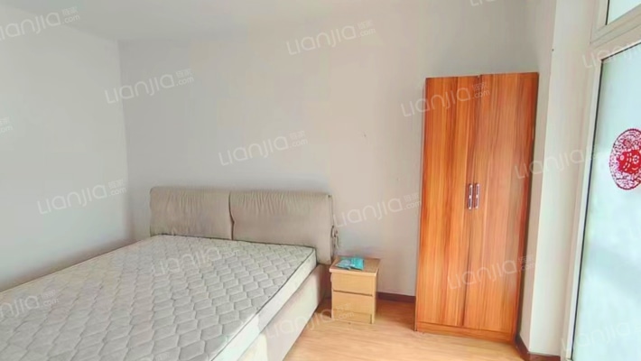 东林家园南北通透三居，满五急售，带17平地下室-卧室B