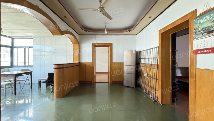 旋耕机厂二手房实景图