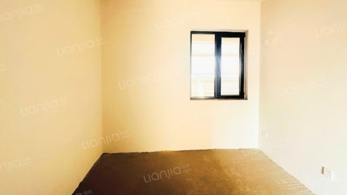 中冶一期，集中供暖，南北通透三居室，中低楼层-卧室C