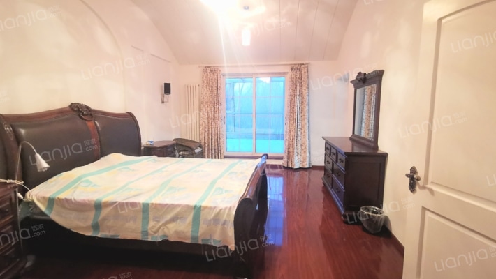 70年大产权，房证满二，次新房，通勤北京，交通方便。-卧室A