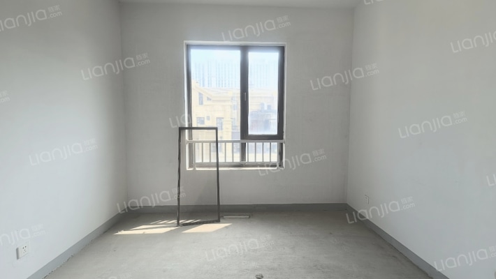 鸿坤理想湾南区 4室2厅 南 北-卧室C