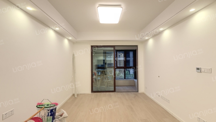 绿地听江左岸二手房实景图