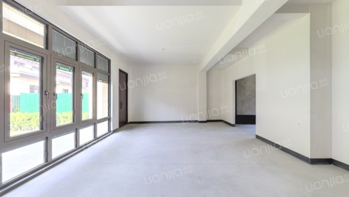 宝地东郊四季二手房实景图