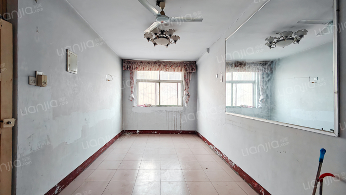 上高办事处教师楼二手房实景图