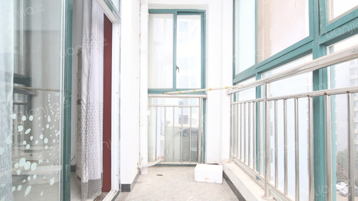 荣盛家园 电梯洋房大三房  精装修 拎包入住 户型方正-阳台
