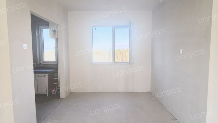 急售三利东区大三居，毛坯，价格美丽-餐厅