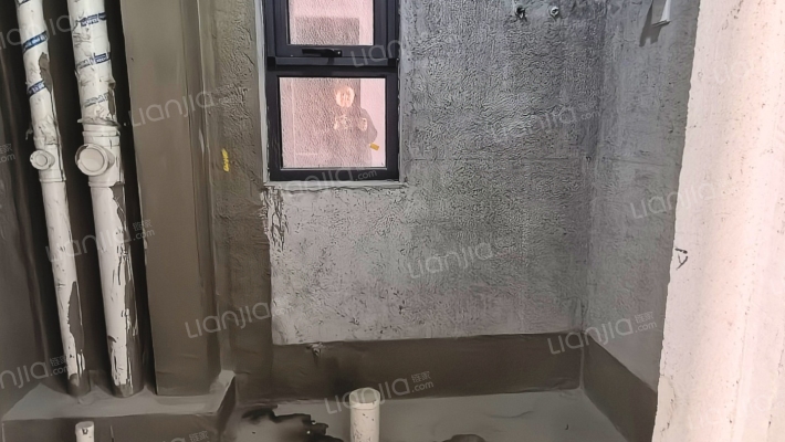 花田路 集中供暖，洋房下叠带小院-卫生间B