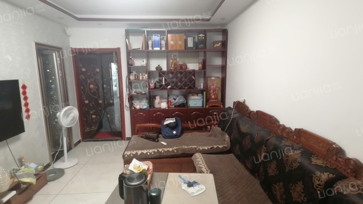 中间楼层，小区适合各个年龄段。环境好，生活便利。-餐厅