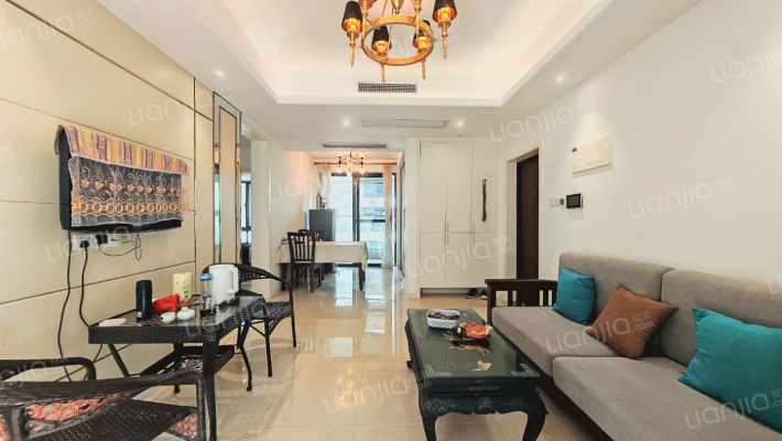 椰林湾彩鹿园二手房实景图