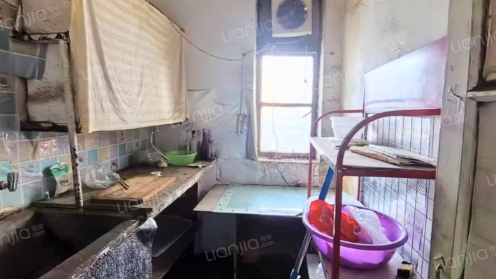 房本满五，集中供暖，好楼层采光无遮挡。-厨房