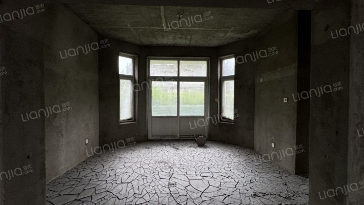 独栋别墅，房本满五唯一，户型好，宽敞通透，居住舒适-客厅C