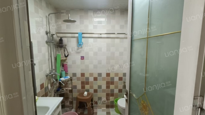 满二，两居室，集中供暖，采光好，优质房源！-卫生间