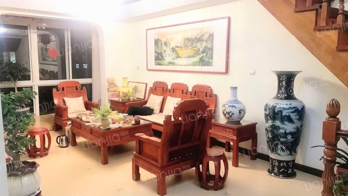 龙都新苑南区二手房实景图