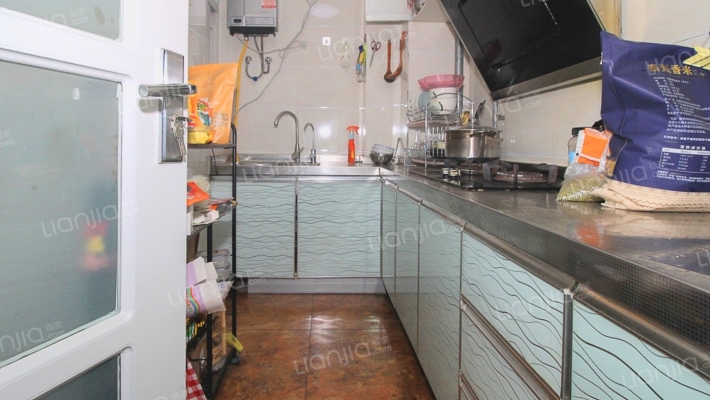 碧桂园旁龙腾国际65平2室 精装修拎包住 能贷款-厨房