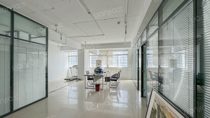 亚新投资大厦二手房实景图