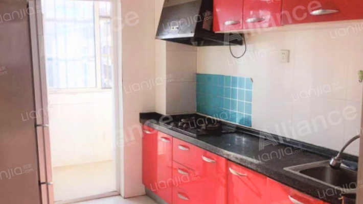 此房本满五年唯一，税费低，通风采光好，地段优越-厨房